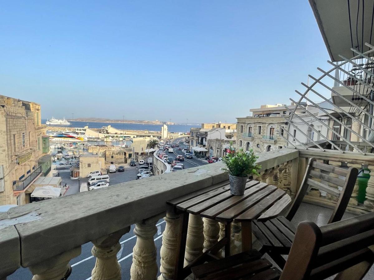 Seafront Apartment With Balcony Overlooking Marina Ghajnsielem Exterior photo